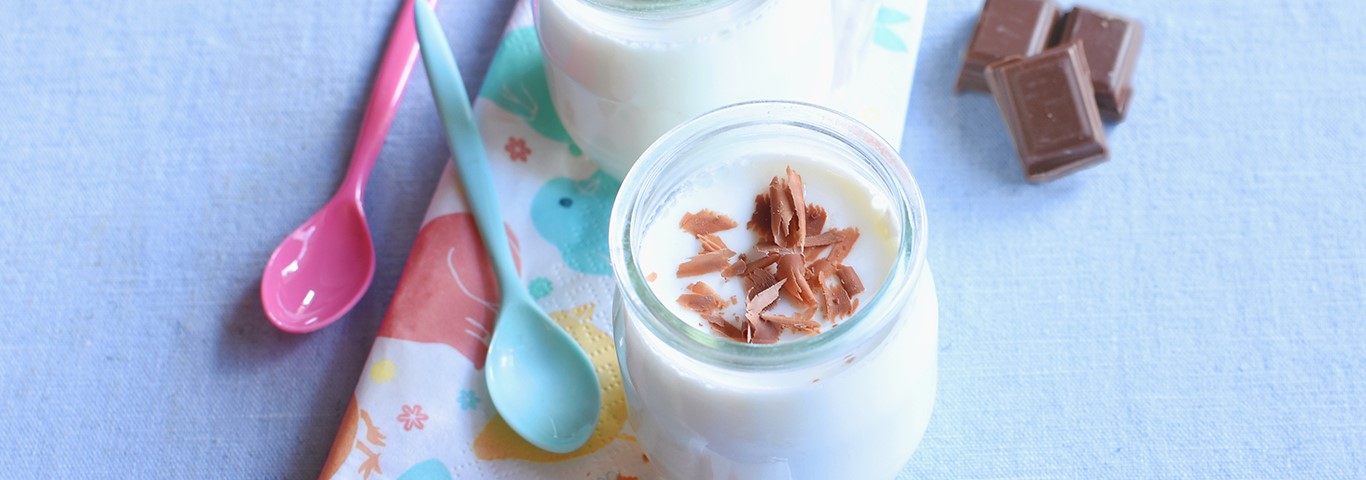 Recette - Petits pots de crème au yaourt et au chocolat en vidéo 