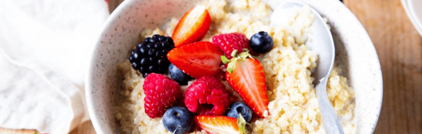Recette de Pudding veggie, quinoa au lait et fruits rouges