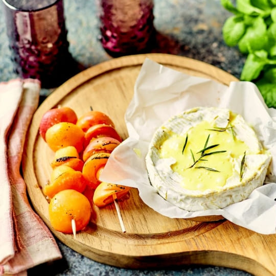 Recette de Camembert au Barbecue aux Fruits frais rôtis