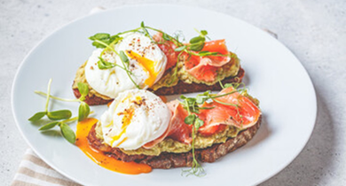 recette de toasts à l'avocat, au saumon et à l'oeuf Galbani 