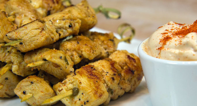 Brochettes de poulet mariné et crème de paprika Bridélice 