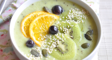 Smoothie bowl kiwi orange